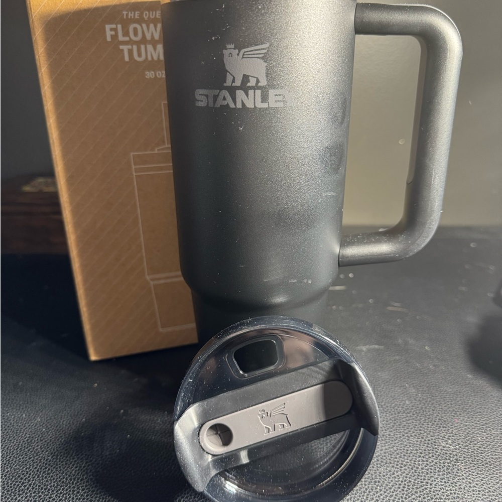 Stanley the quencher H2.0 flow state tumbler 30oz